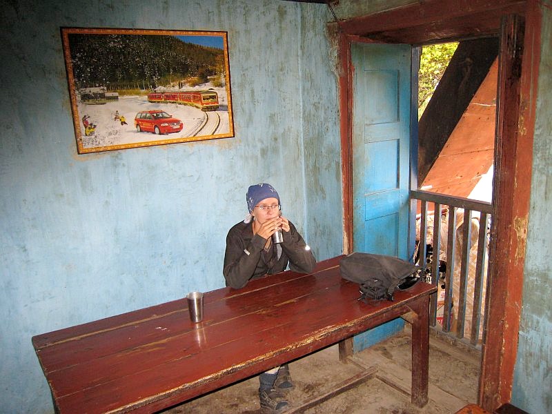 Nepal: In Nepals Bergen hängt ein Bild von Winterberg im Sauerland