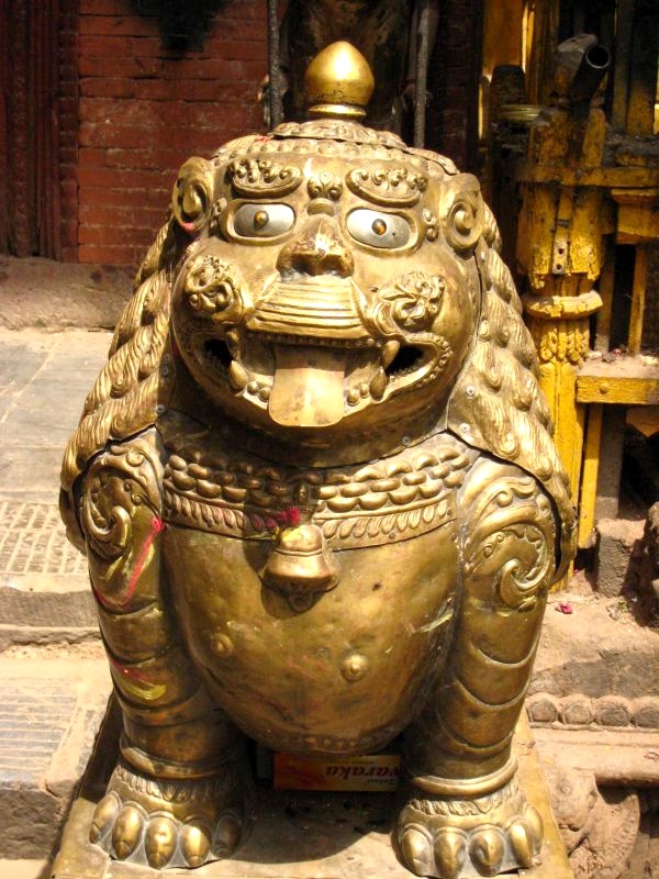 	Nepal: Statue an buddhistischem Tempel	